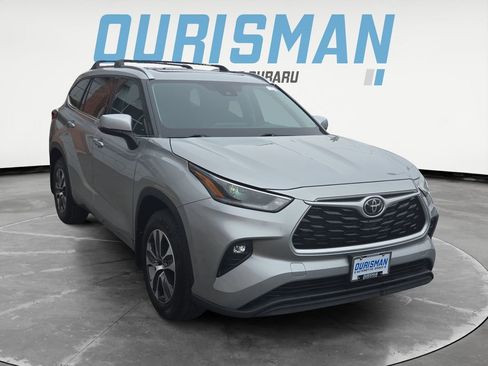 Used 2021 Toyota Highlander XLE image 1