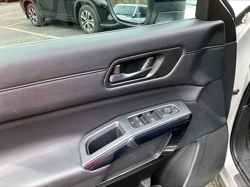 Used 2024 Nissan Pathfinder S AWD/4WD image 11