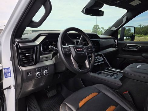 Used 2025 GMC Sierra 2500 AT4 AWD/4WD image 16