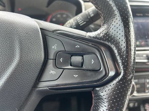 Used 2021 Chevrolet TrailBlazer RS w/ Technology Package FWD image 17