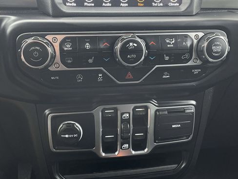 Used 2020 Jeep Gladiator Overland AWD/4WD image 28
