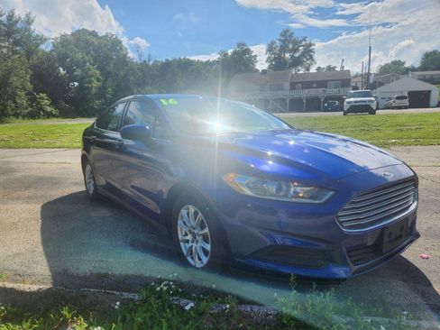 Used 2016 Ford Fusion S image 2