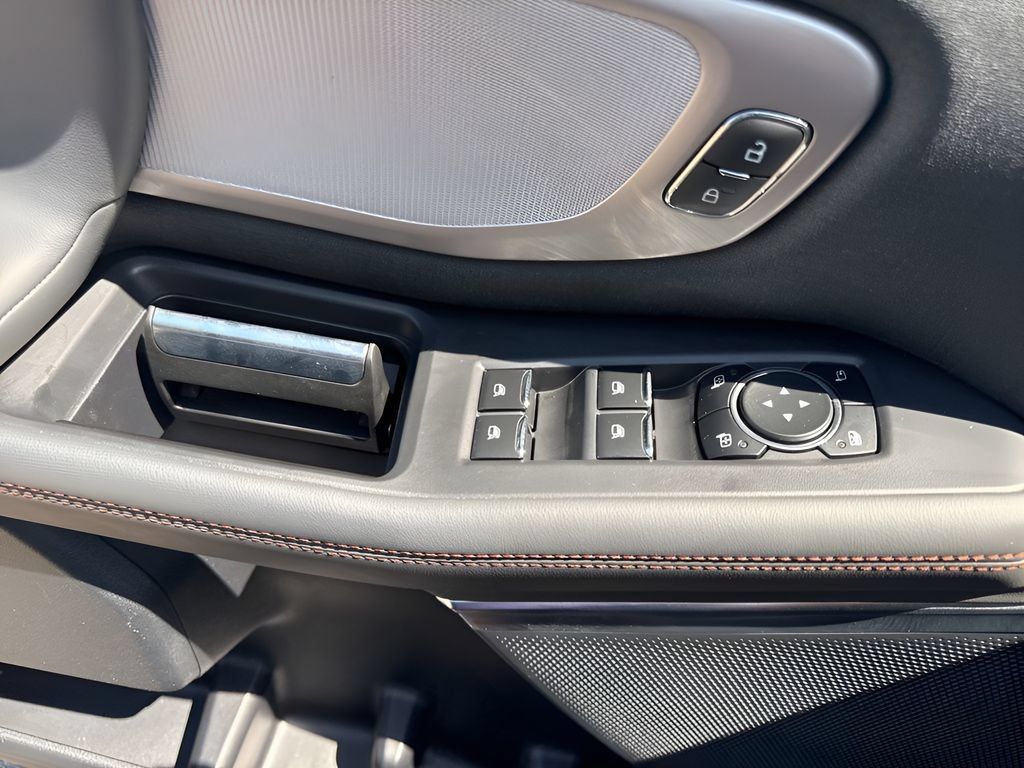 Used 2025 Ford Expedition Active AWD/4WD image 13