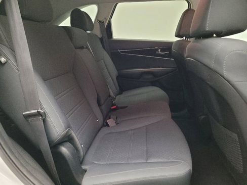 Used 2020 Kia Sorento S FWD image 19
