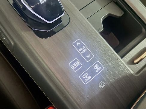 Used 2024 Nissan Ariya AWD image 25