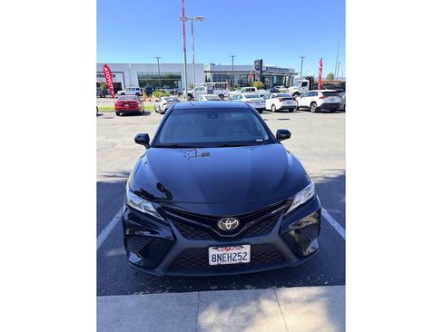 Certified 2019 Toyota Camry SE FWD image 2