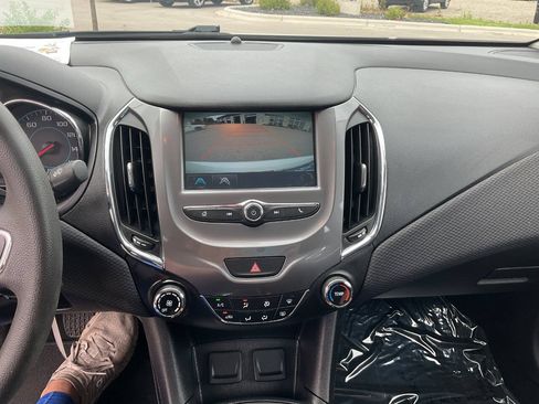 Used 2016 Chevrolet Cruze LT FWD image 19
