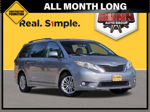 Used 2013 Toyota Sienna XLE w/ Entertainment Pkg FWD image 1