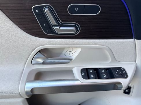 New 2026 Mercedes-Benz GLB 250 image 10