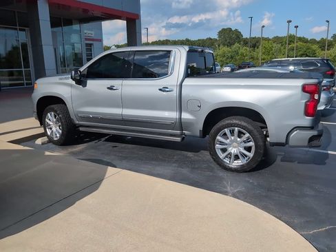 Used 2024 Chevrolet Silverado 1500 High Country AWD/4WD image 3