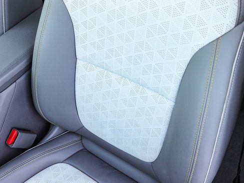 Used 2022 Chevrolet Bolt EUV Premier w/ Launch Edition image 23