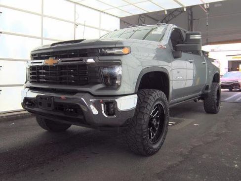Used 2024 Chevrolet Silverado 2500 LT image 1