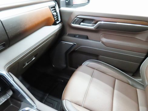 Used 2024 GMC Sierra 2500 Denali image 29