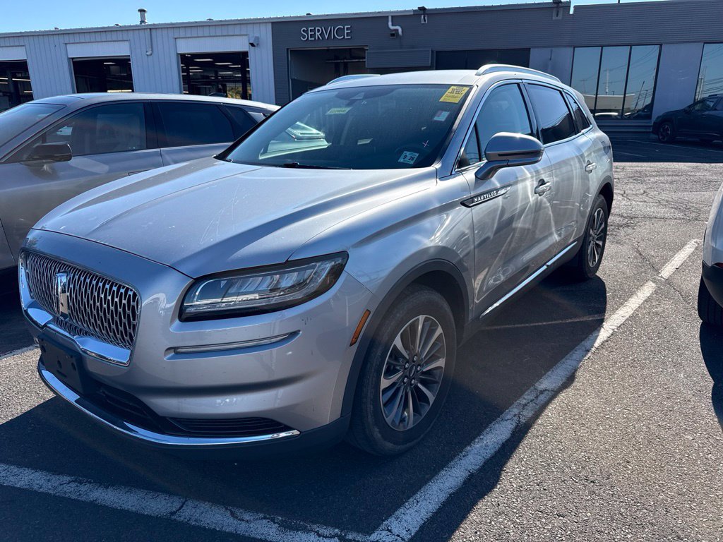 Certified 2023 Lincoln Nautilus AWD w/ Premium Package image 2