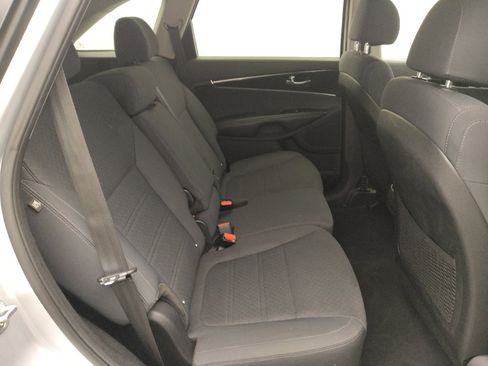 Used 2018 Kia Sorento AWD image 19
