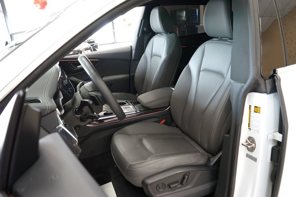 Used 2023 Audi Q8 Premium Plus AWD/4WD image 2