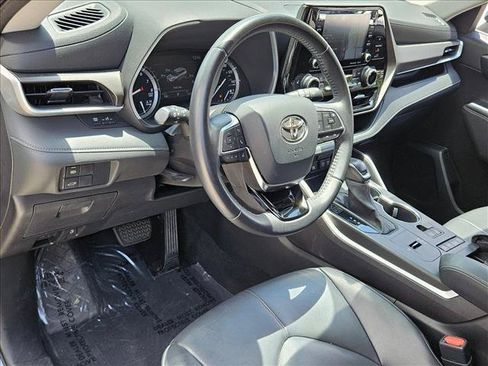 Used 2020 Toyota Highlander XLE FWD image 10