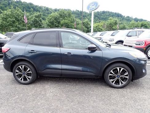 Used 2022 Ford Escape SE w/ SE Sport Appearance Package AWD/4WD image 9