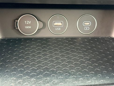 Used 2025 Genesis G70 2.5T AWD/4WD image 29