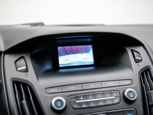 Used 2018 Ford Focus SE FWD image 28