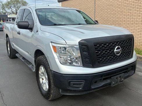 Used 2017 Nissan Titan S image 9