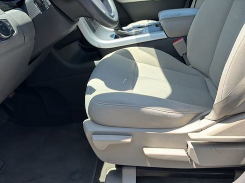 Used 2013 Ford Edge SE FWD image 9
