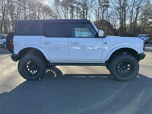 Used 2024 Ford Bronco Outer Banks image 9