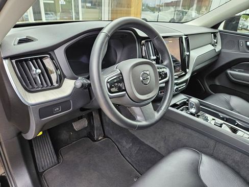 Certified 2025 Volvo XC60 B5 Plus AWD/4WD image 17