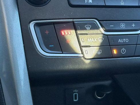 Used 2018 Ford Fusion SE w/ Fusion SE Technology Package image 22