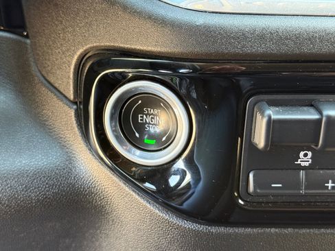 Used 2024 Chevrolet Silverado 2500 LT AWD/4WD image 35