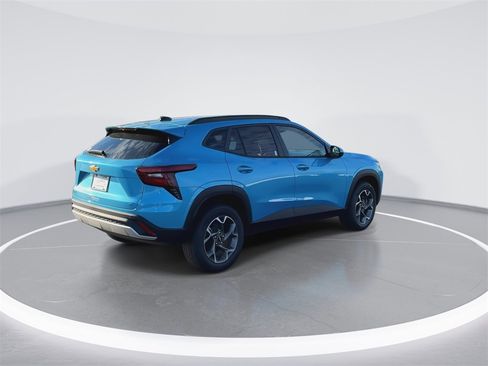 New 2026 Chevrolet Trax LT w/ Driver Confidence Package image 8