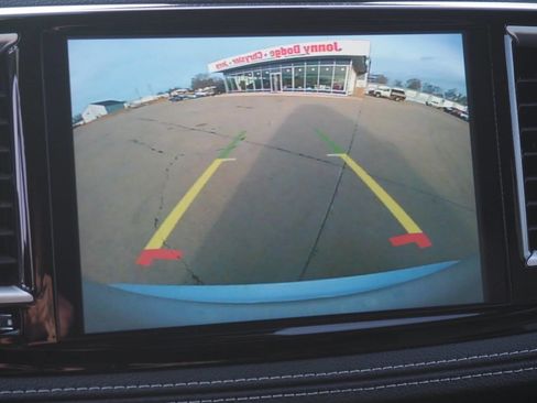 Used 2024 Chrysler Pacifica Touring-L image 8