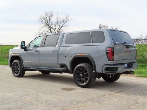 Used 2024 GMC Sierra 2500 AT4 w/ AT4 Preferred Package AWD/4WD image 27
