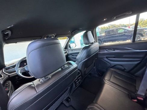 Used 2024 Jeep Grand Cherokee Limited image 22