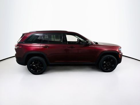 Used 2023 Jeep Grand Cherokee Limited w/ Black Appearance Package AWD/4WD image 4