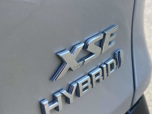 Used 2023 Toyota RAV4 XSE AWD/4WD image 10