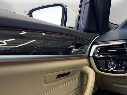 Used 2019 BMW 530i w/ Convenience Package RWD image 19