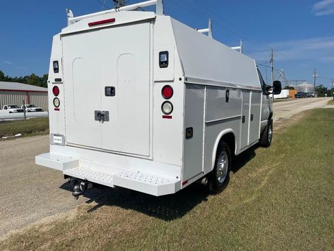 Used 2017 Ford E-350 and Econoline 350 Super Duty RWD image 5
