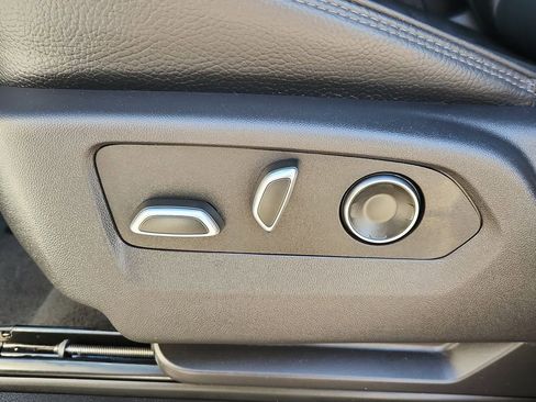 Used 2025 GMC Sierra 3500 Denali w/ Denali Reserve Package image 8