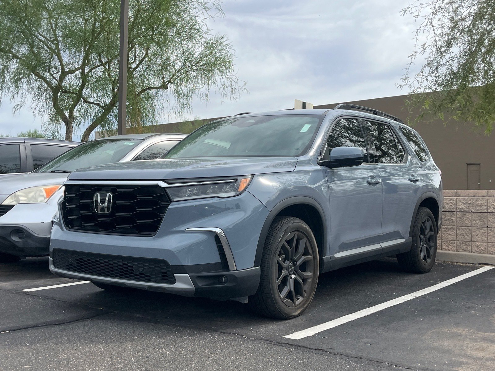 Used 2025 Honda Pilot Touring image 2
