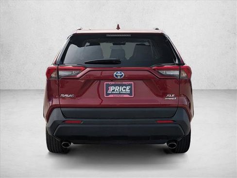 Used 2024 Toyota RAV4 XLE w/ Convenience Package image 4
