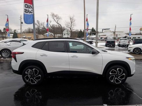 Used 2024 Chevrolet Trax RS w/ Driver Confidence Package image 6