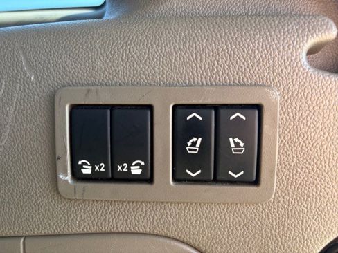Used 2017 Chevrolet Suburban LT AWD/4WD image 19