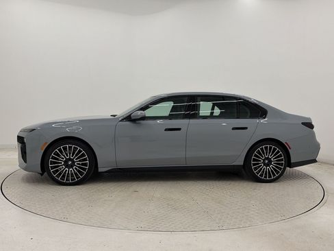 New 2026 BMW 740i w/ Premium Package RWD image 2