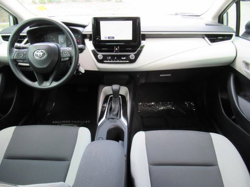 Used 2025 Toyota Corolla LE FWD image 12