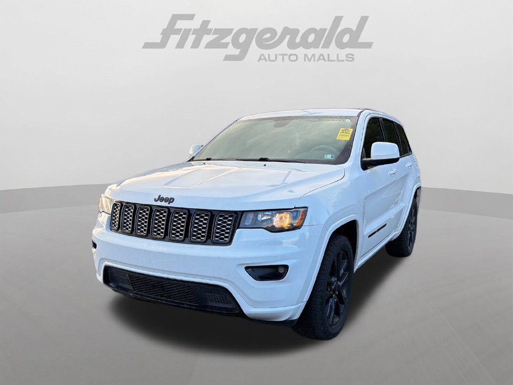 Used 2017 Jeep Grand Cherokee Altitude AWD/4WD image 3