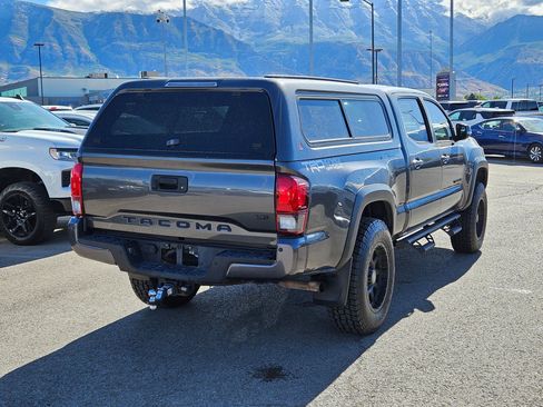 Used 2019 Toyota Tacoma TRD Off-Road w/ TRD Premium Off Road Package AWD/4WD image 3