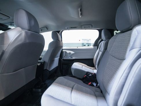 Certified 2026 Toyota Sienna LE FWD image 33