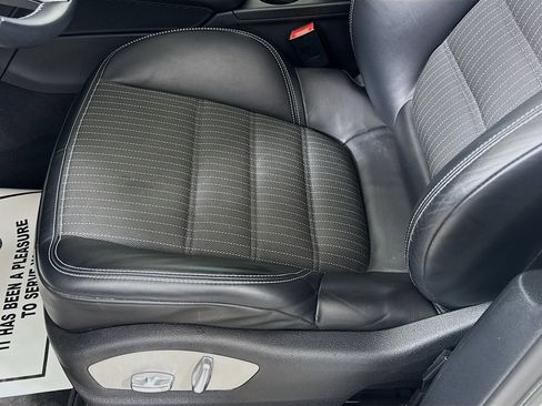 Certified 2023 Porsche Macan Turbo AWD/4WD image 12
