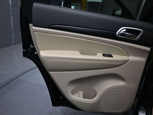 Used 2022 Jeep Grand Cherokee Laredo E AWD/4WD image 16